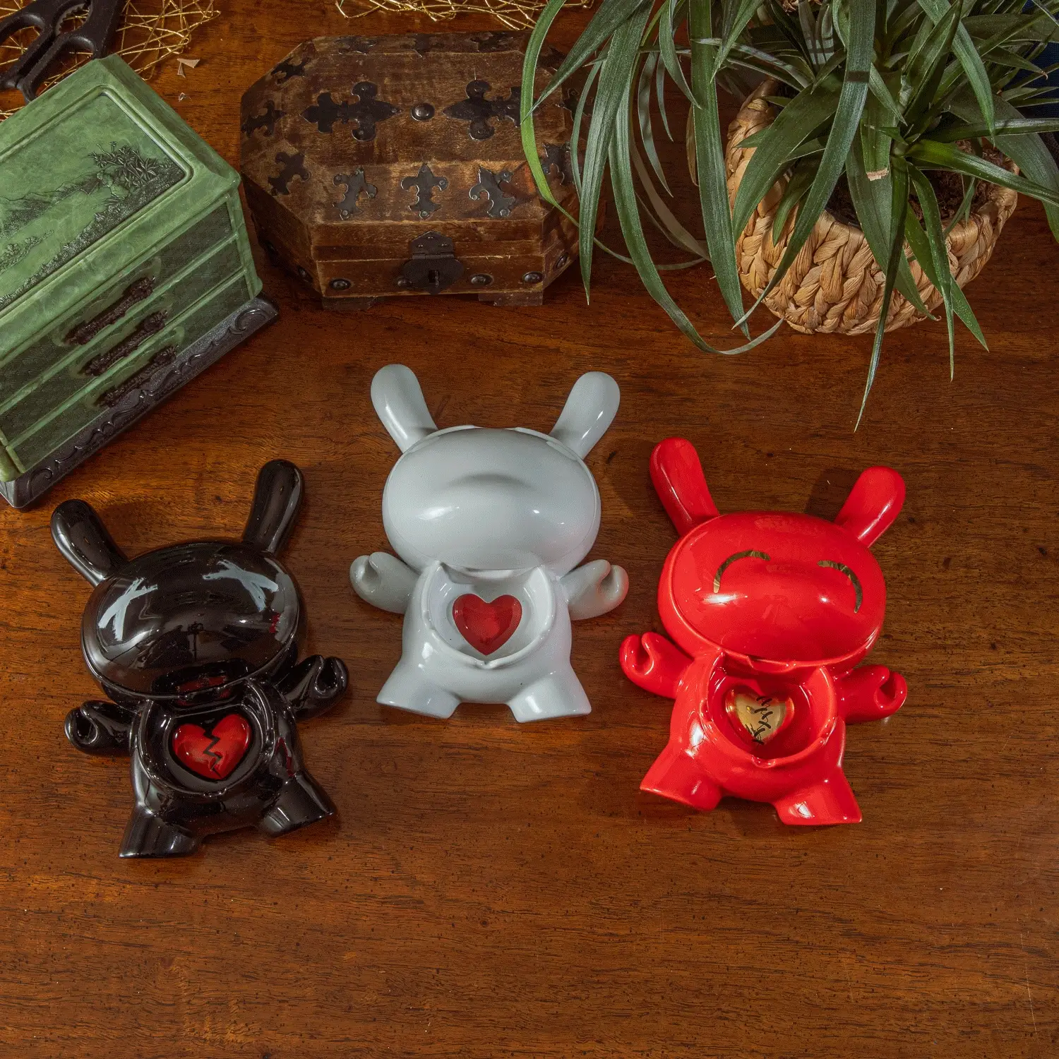 L.I.E. (LOVE ISN’T EASY) Dunny Ceramic Ashtray Complete Set of 3 (PRE-ORDER) - Image 2