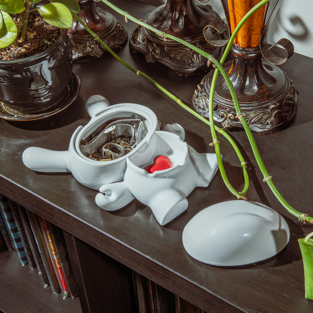 L.I.E. (LOVE ISN’T EASY) Dunny Ceramic Ashtray: PURE Edition - Image 2