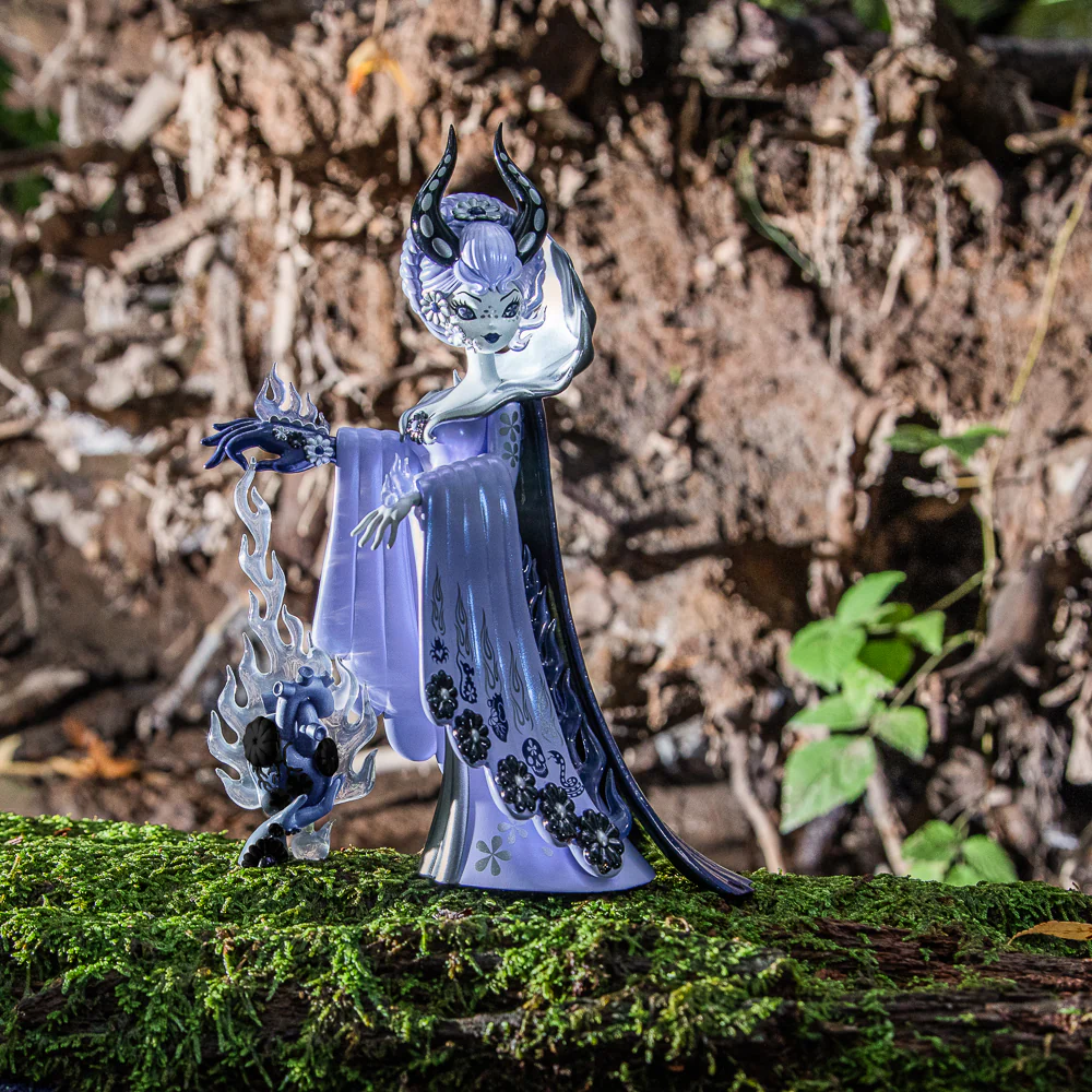 Witch Queen 8" Vinyl Art Figure by Junko Mizuno - Black Friday Violet Edition (Limited to 300) - Image 5